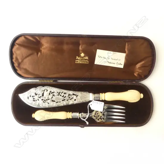 STG SILVER & IVORY FISH SERVERS, SHEFFIELD 1900 317gms, CASED. With note:'From all the servants at 33 Phillimore Gardens