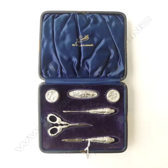 EDWARDIAN SILVER FITTED CASED VANITY IMPLEMENT CASE/BOX. pr rouge pots + 4 other silver items Birmingham 1905 by Levi ..
