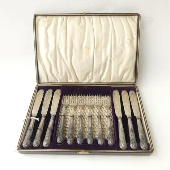 CASED S/SILVER HANDLED 6 PLACE FISH SET - FAULTS TO ALL HANDLES