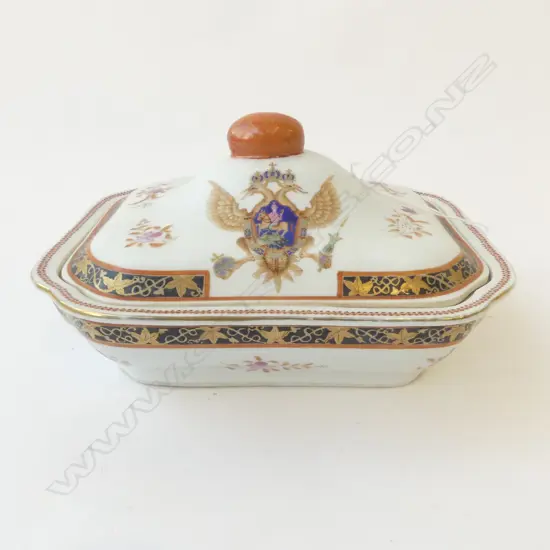 CHINESE AMOURIAL FAMILLE ROSE LIDDED TURREEN L220 W260MM
