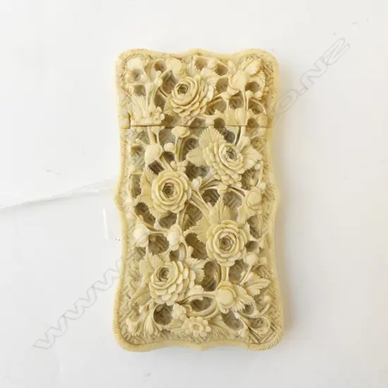 CARVED CHINESE CARD CASE FAULTS TO LIDH90MM W50MM