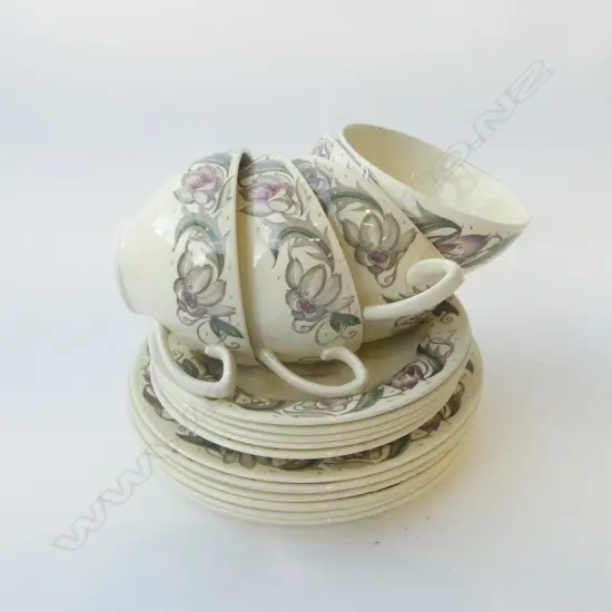 SUSIE COOPER SET OF 5 CUPS, SAUCERS, AND PLATES KESTRAL SHAPE ‘ENDON’ PATTERN
