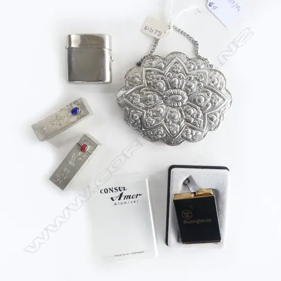 LIGHTER, 2 800 SILVER LIPSTICK CASES, 925 SILVER MIRROR, PERFUME BOTTLE
