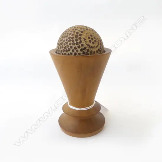 ANTIQUE GOLF BALL 'THE CORPORAL' w. KAURI STAND H.80mm