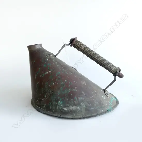 OLD COPPER KETTLE SLOPING FORM brass rope type handle