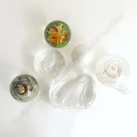 6 ASST. PAPERWEIGHTS H.95mm