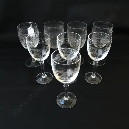 EIGHT EDWARDIAN WINE GLASSES – FOUR OF EACH PATTERN, H.140MM