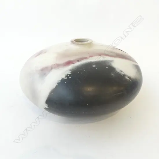 NZ STUDIO POTTERY RAKU PIT FIRED SQUAT DISC FORM VASE Dia.260mm