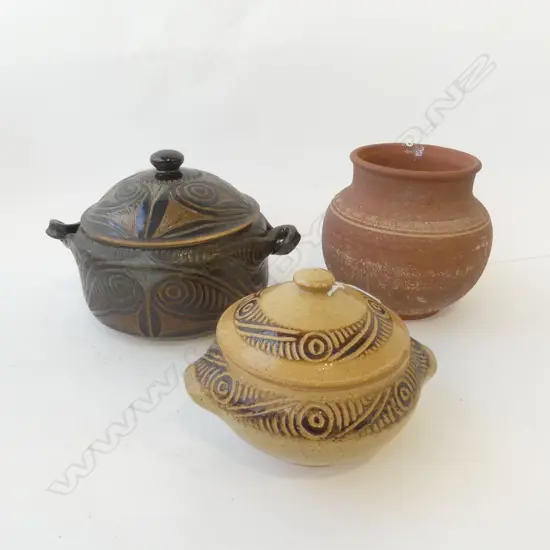 2 PNG LIDDED STUDIO POTTERY CASAROL DISHES DIA240MM LARGEST & POTTERY POT
