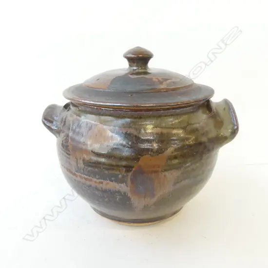 LARGE LIDDED STUDIO POTTERY CASSEROLE POT SIGNED H230MM