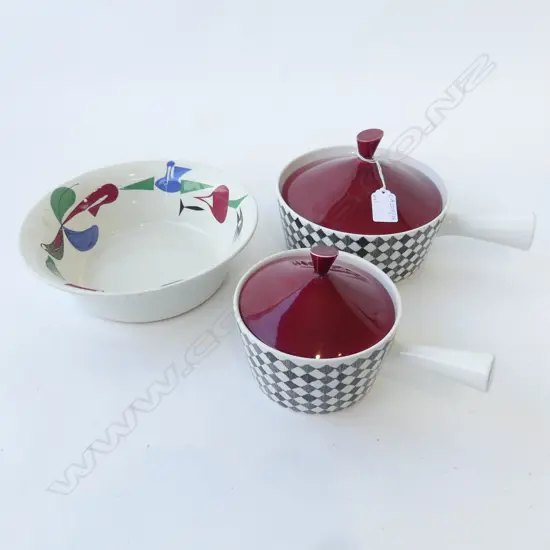 2 RORSTRAND 'RED TOP' LIDDED OVENWARE POTS (BOTH FINIALS REPAIRED) + FIGGJO FLAMEWARE BOWL 230mm dia