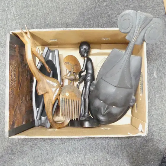 BOX OF CARVED WOOD SOLOMAN ISLAND PCS MASK H500MM COMBS ETC