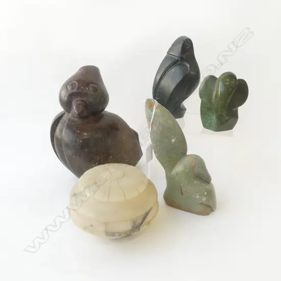 5 PCES CARVED STONE; 4 SOAPSTONE ANIMAL SCUPTURES H.240mm + LIDDED ONYX CONTAINER 150mm
