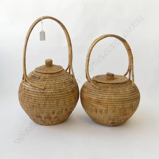 2 CANE LIDDED BASKETS H.400mm