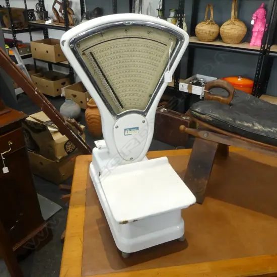 LARGE SET OF WHITE ENAMEL ACCURATE SCALE CO SHOP SCALES H670 L460MM