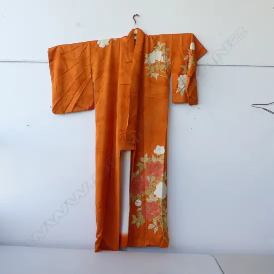 VINTAGE FULL LENGTH JAPANESE SILK KIMONO - ORANGE W LG FLORAL PRINT - FULLY LINED