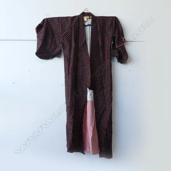 VINTAGE FULL LENGTH JAPANESE SILK KIMONO RED/WHITE/BLACK PRINT - FULLY LINED