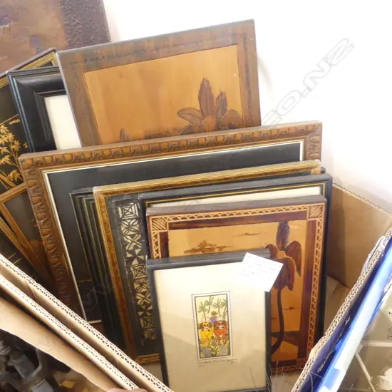 BOX OF STRAW PICTURES PRINTS & WOOD CARVINGS