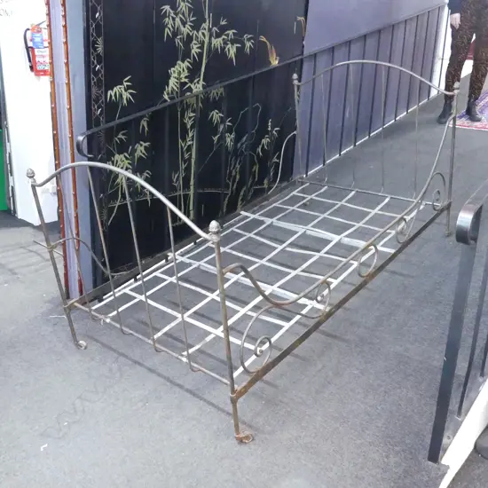ANTIQUE METAL BEDFRAME