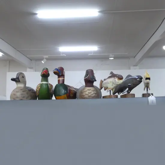 4 PAINTED CARVED WOODEN DUCKS (2 HORNICK BROS. VIRGINIA 1 REPAIRED) L.250mm + 3 FISH