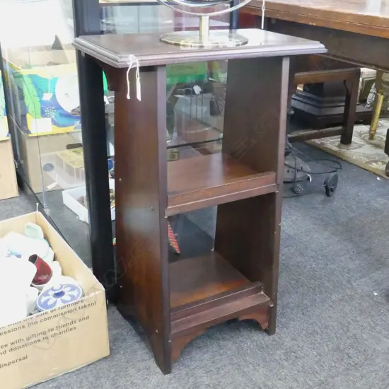 1930’S SOLID AUSTRALIAN OAK SMALL BOOK SHELF, H.770MM W.450MM D.250MM