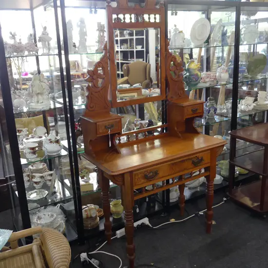 COLONIAL KAURI DRESSING TABLE WITH MOTTLED KAURI DRAWERS & MIRROR, H.1700MM, L.980MM