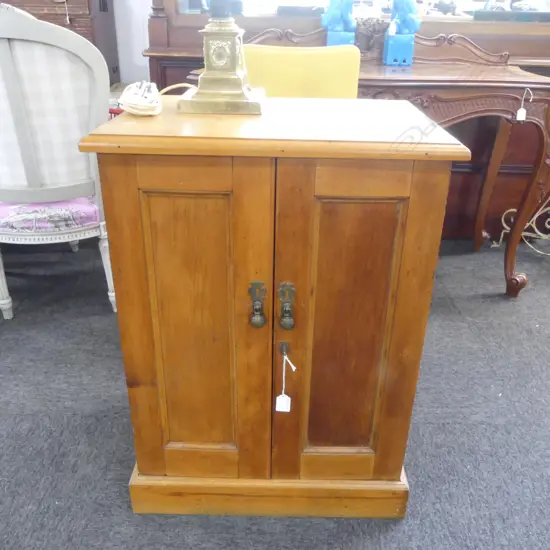 WOODEN CABINET 570x410x770mm