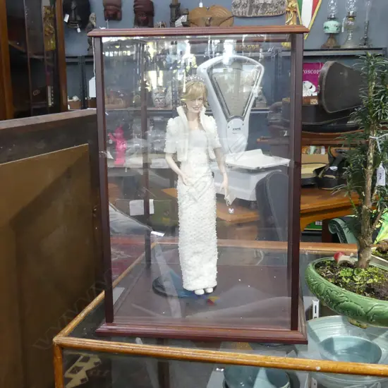 Princess Diana doll in glass case, 370 x 370 x 555mm