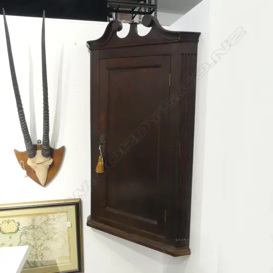 GEORGIAN CORNER CUPBOARD