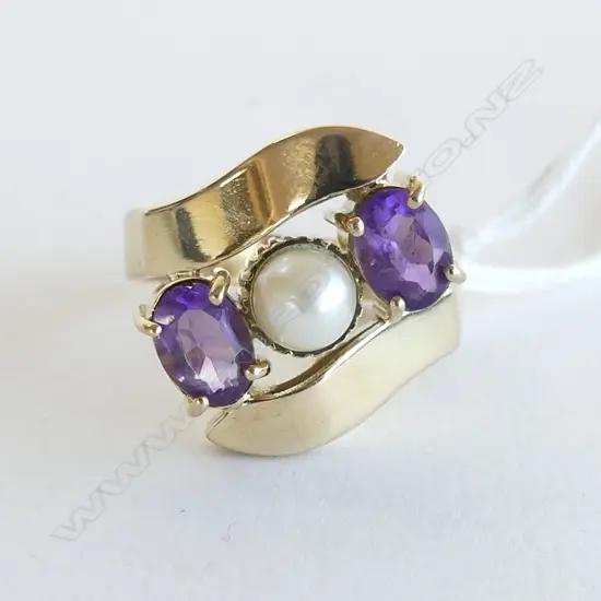 **RTV** 14ct AMETHYST & PEARL RING 6.0gms SIZE M