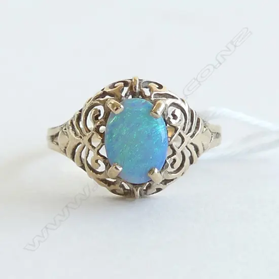 10CT YELLOW GOLD OPAL RING 2gms SIZE Q
