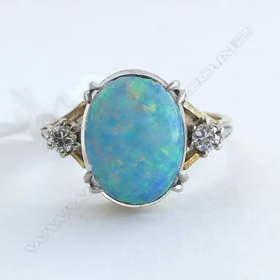 18ct GOLD LGE OPAL dublet & 2 DIAMOND RING 4gms size P