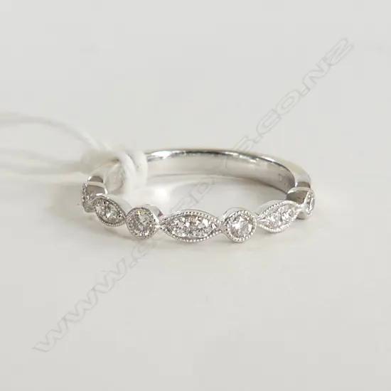 18ct WT GOLD DIAMOND SET ETERNITY RING D=0.20ct 2.0gm, SIZE I