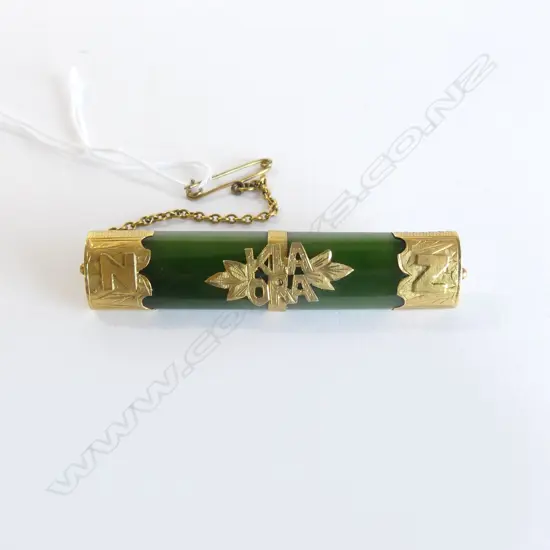 POUNAMU GREENSTONE & 9CT GOLD 'KIA ORA' BROOCH L.60mm