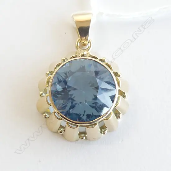 **RTV**  14CT BLUE TOPAZ PENDANT 8.4gms