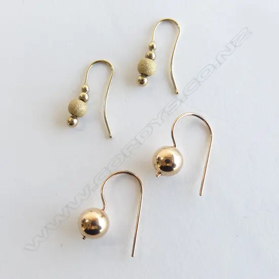 2 PRS 9CT EARRINGS 2.8gms