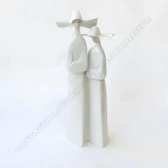 LLADRO FIGURE GROUP 2 NUNS H330MM