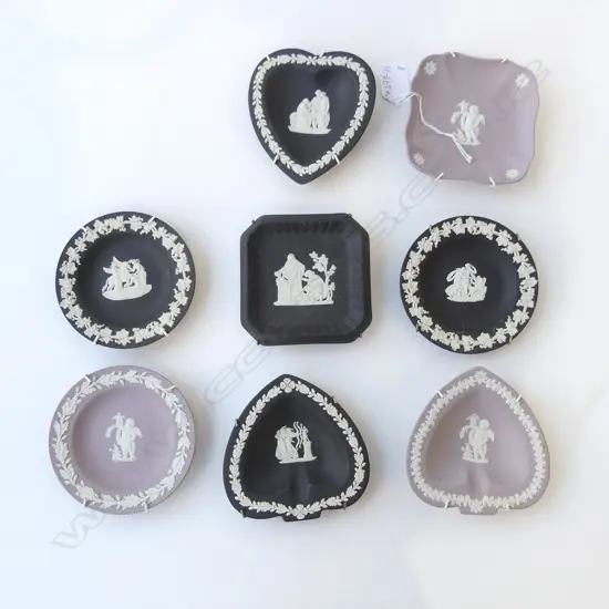  EIGHT WEDGWOOD BASE RELIEF DISHES, 5 BLACK & 3 MAUVE.