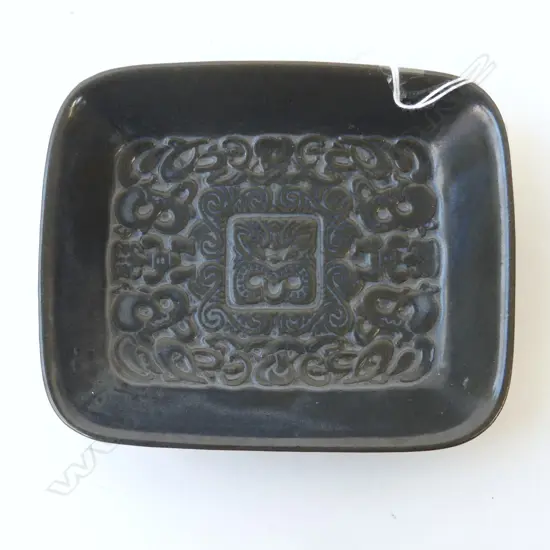 CROWN LYNN POTTERIES MAORI DESIGN NGAKURA WARE DISH dark green glaze L.150mm