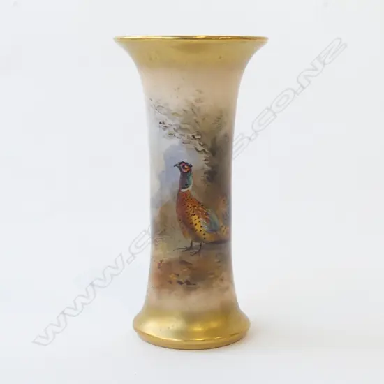 ROYAL WORCESTER STINTON PAINTED PHEASANT TRUMPET VASE H.115mm date code 1924