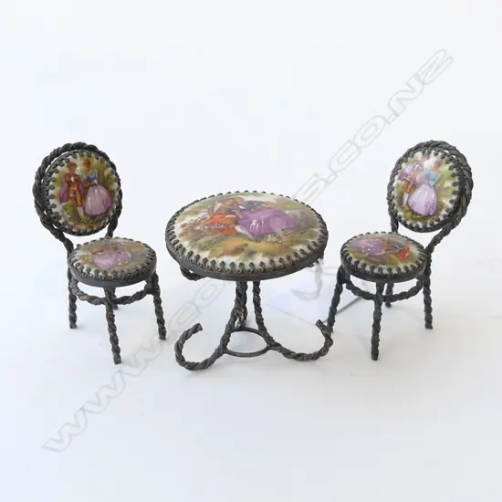 LIMOGE MINI TABLE & 2 CHAIRS GILT twist wire frames