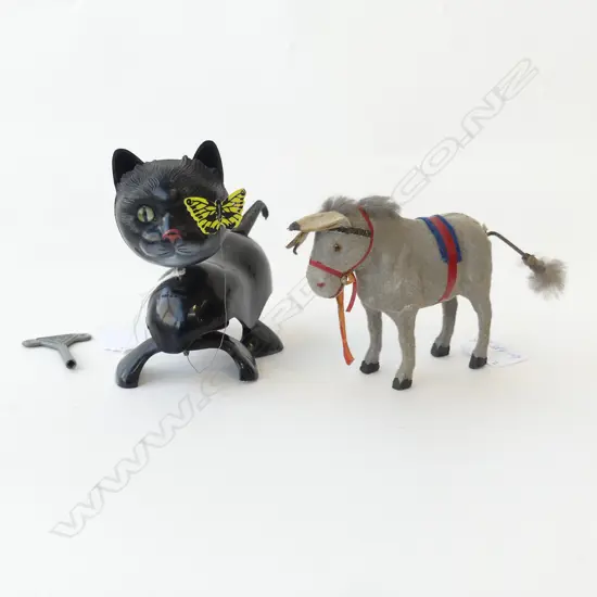 FELT CLOCKWORK OLD DONKEY WITH KEY L.130mm & PLASTIC TRI ANG CLOCKWORK MOVING CAT WITH KEY L.130mm
