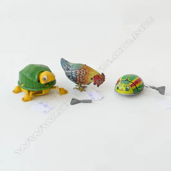 TIN NODDING CHICKEN TOY WITH KEY  90mm LADYBUG WITH KEY 70mm & PLASTIC WALKING WINDUP TURTLE 105mm