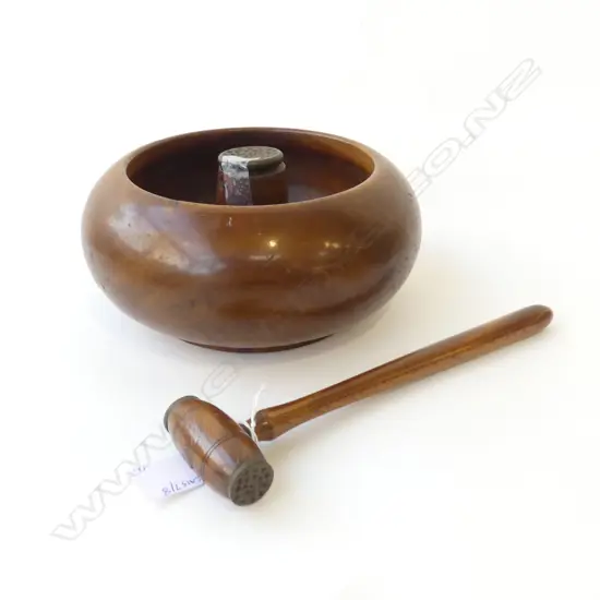 HARDWOOD BOWL DIA225MM & NUT CRACKER L265MM