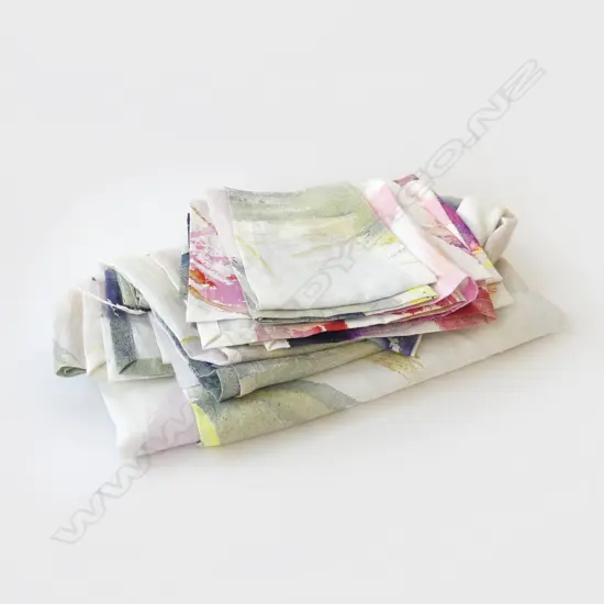 HOBBS & CO. LINEN SET; NAPKINS + TABLE CLOTH