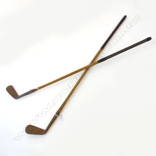 2 VINTAGE HICKORY SHARFTED GOLF IRONS L360MM