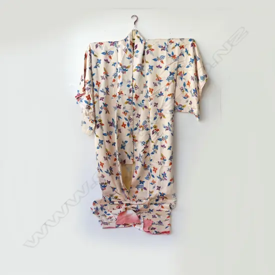 VINTAGE FULL LENGTH JAPANESE SILK KIMONO -PINK W LEAF PRINT / CREAM LINING