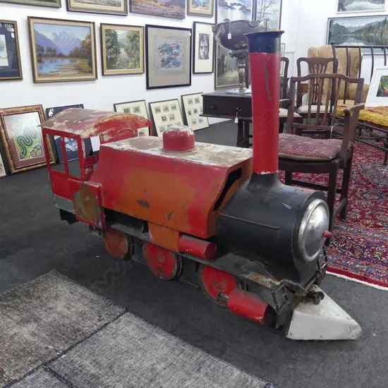 LGE VINTAGE STEEL SCRATCH BUILD WORKING MODEL TRAIN L.1560mm. very heavy. Chain drive. No engine.