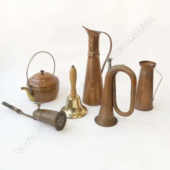 6 PCES; 2 HORNS, BRASS BELL, 2 COPPER JUGS & TEAPOT H.385mm