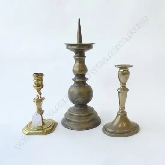 3 ANTIQUE BRASS CANDLESTICKS H.290mm